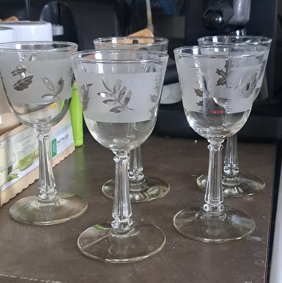 Vintage Libbey Glass Company Silver Leaf Frosted Wine Stem Glasses (Set of 5) - Picture 3 of 5